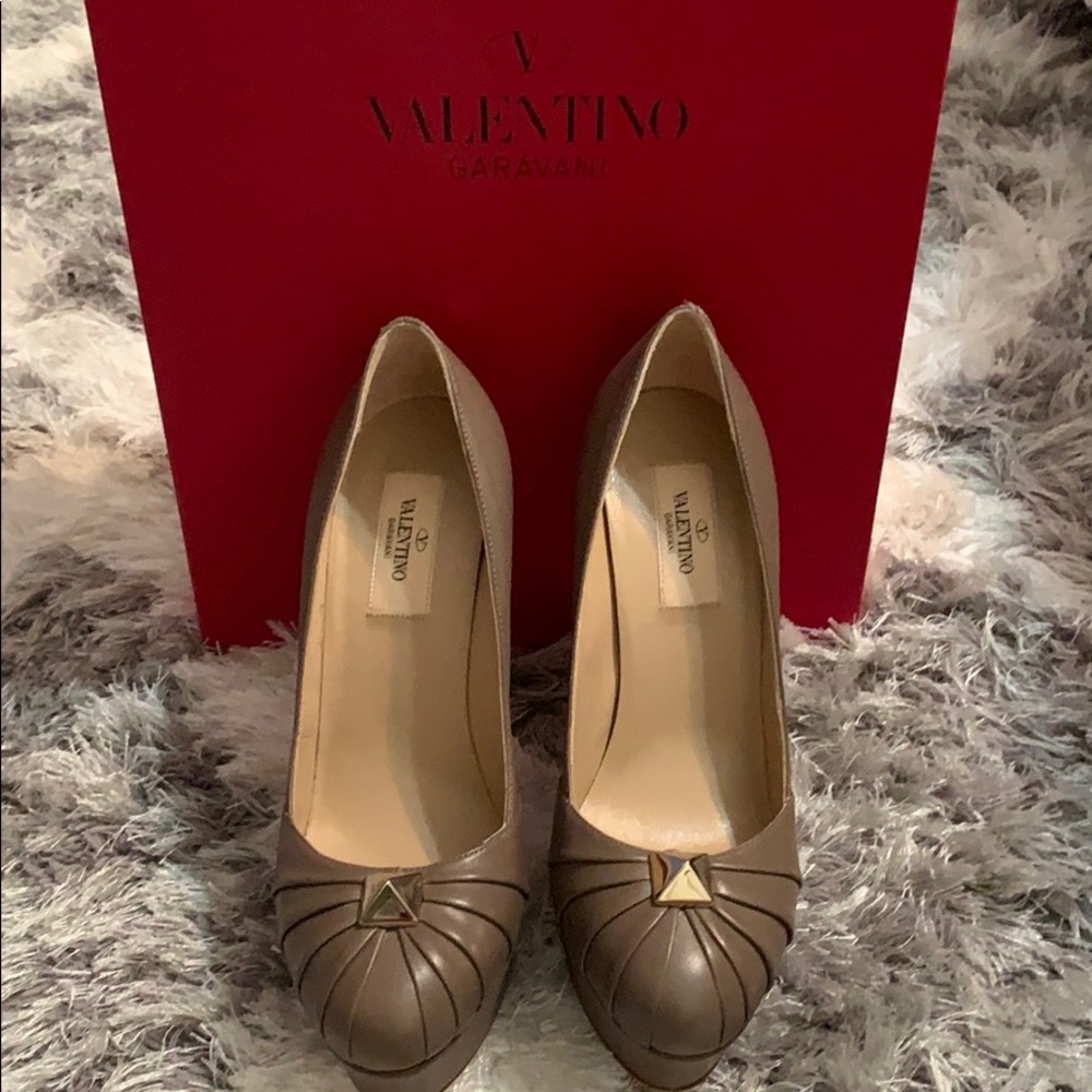 Authentic Valentino Round Toe sZ 37.5